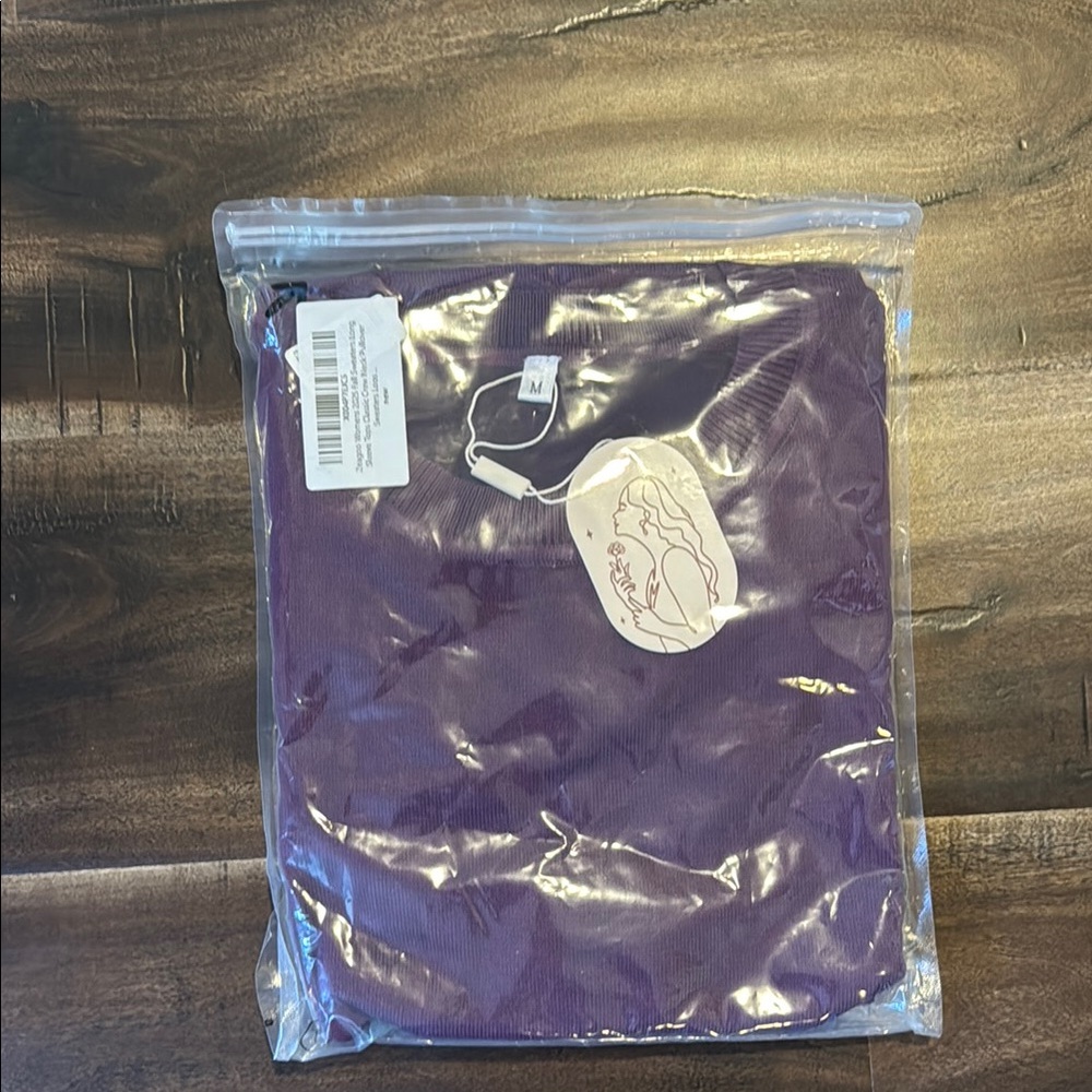 NWT AMAZON SWEATER SIZE M